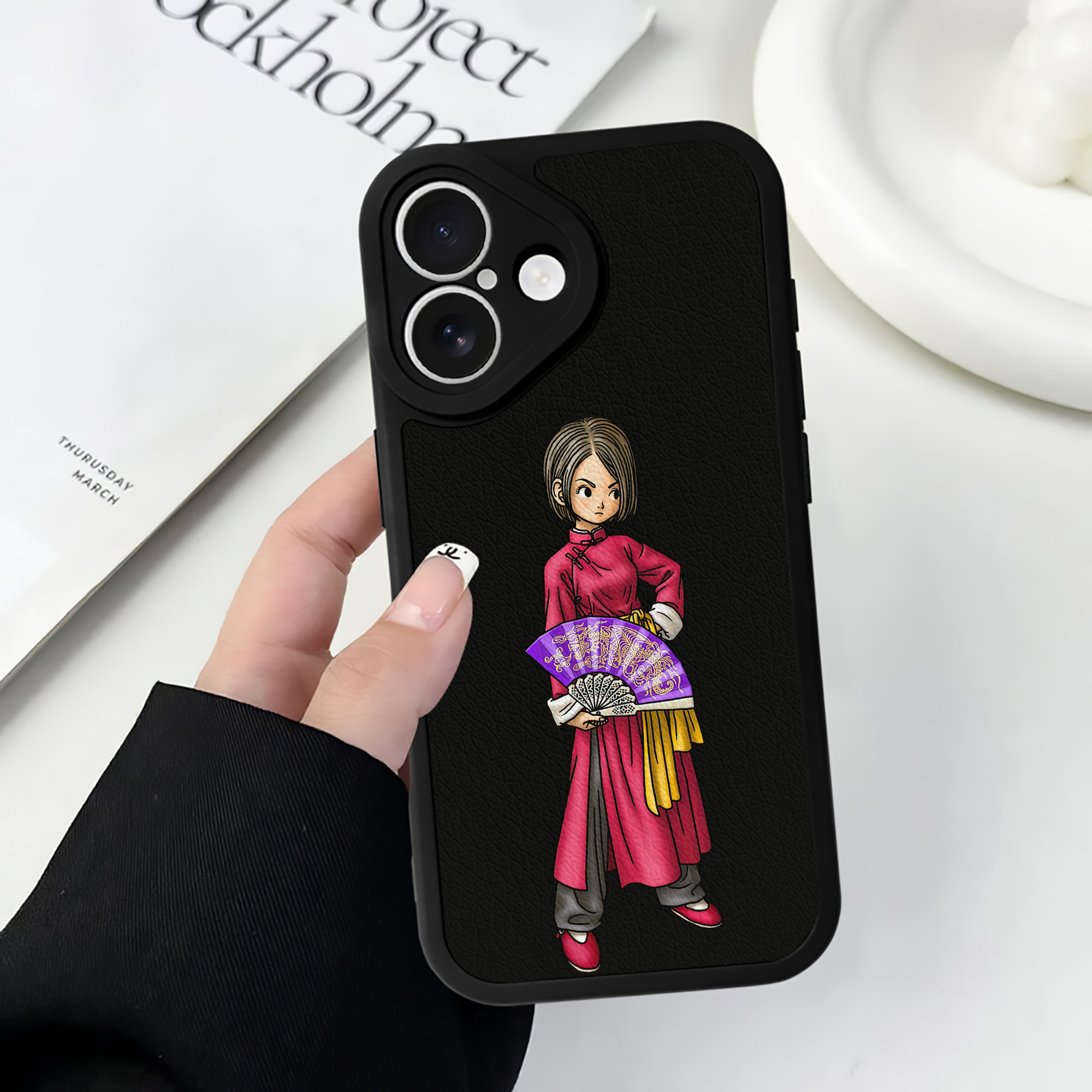 （画像用） ドラゴンクエスト Doragon Kuesuto Dragon Quest 【iPhone 16シリーズ対応】シリコンスマホケース（レザー調） 材質：シリコン
